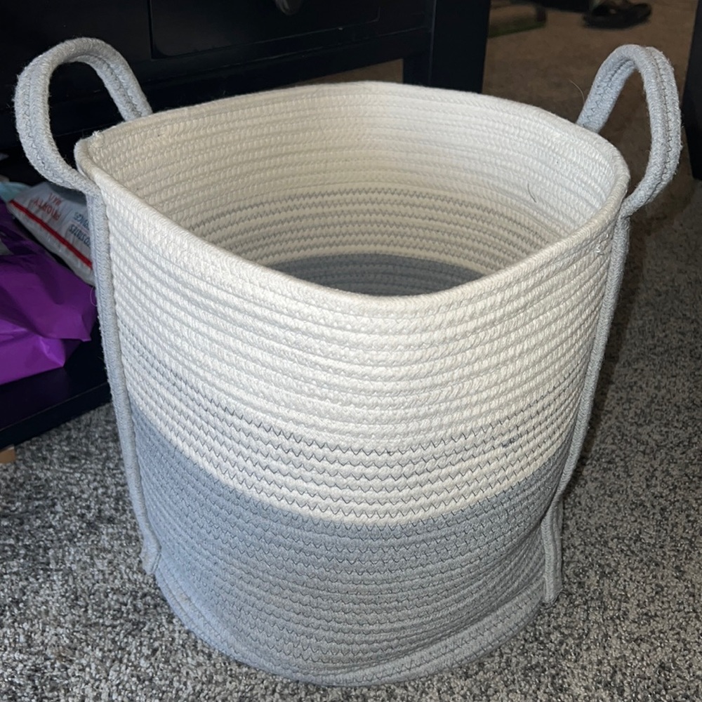Blanket basket